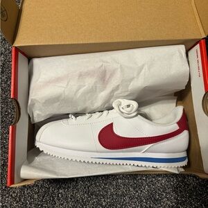 Nike Cortez Basic SL in White and Red